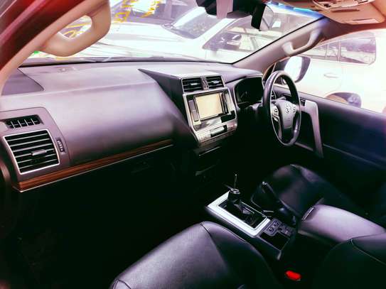 Toyota land cruiser prado petrol TX Black 2017 . image 4