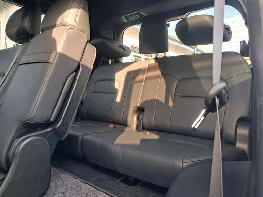 Toyota land Cruiser ZX V8 white 2018 image 9