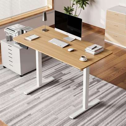 Standing Desk: 1.4m Adjustable Office Desk In Keroka image 7
