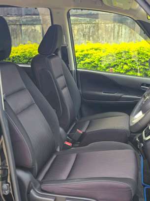 Nissan  serena empower image 2