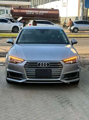 Audi A4 S-Line 2019 image 2