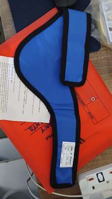Thyroid collar image 3