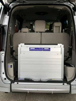 Nissan Serena 2020 image 3