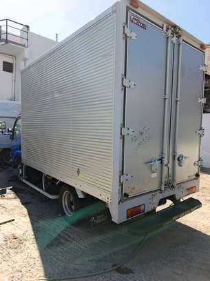 Hino Dutro boxbody image 8
