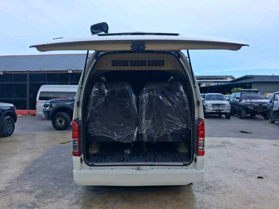 HIACE 9L COMMUTER,DIESEL,2019 image 11