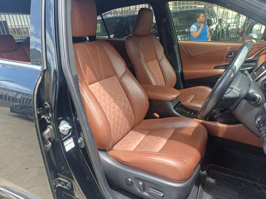 Toyota Harrier premium grade image 4