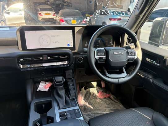 Toyota land cruiser image 3