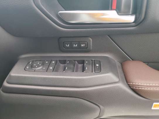 Toyota landcruiser prado 250 series image 3