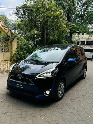 Toyota sienta black image 2