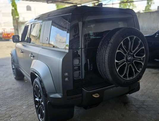 Land Rover defender 110 2025 Sunroof image 11