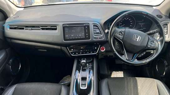 Honda vezel hybrid White 2019 4Wd image 8