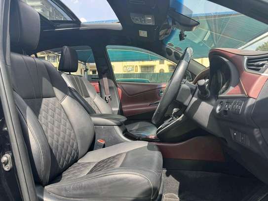 2019 Toyota harrier premium image 9