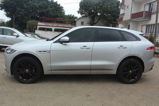 Jaguar F Pace R Sport 20d AWD Model 2017 80,000 Kms image 4