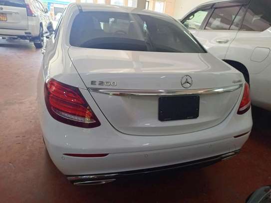 Mercedes Benz e200, 2018 model image 11