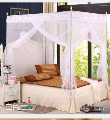 4-stand mosquito net with a metallic frame image 4
