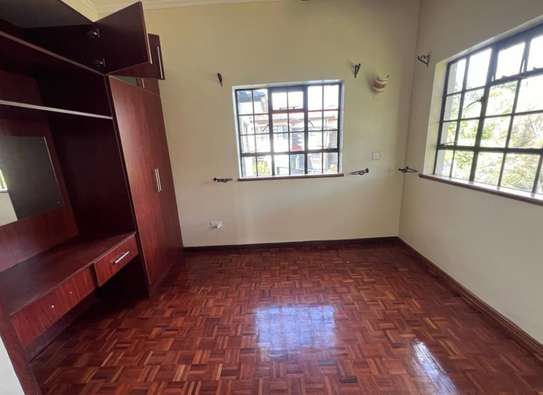 Beautiful 4 BR house plus Sqs in Karen image 2