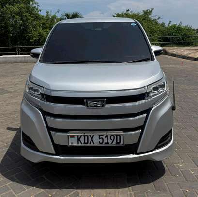 TOYOTA NOAH 2019MODEL 8 SEATER 2WD image 3