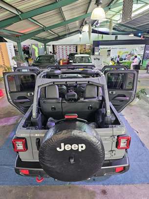 Jeep wrangler Rubicon Gray 2023 model image 5