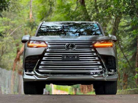 2022 Lexus LX600 image 6