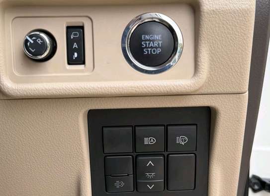 2021 Toyota land cruiser Prado TZG image 6