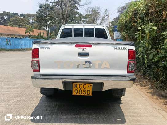 TOYOTA HILUX DOUBLE CAB MANUAL 4WD OPTIONAL DIESEL image 2