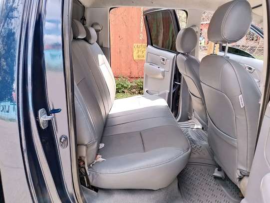 TOYOTA HILUX DOUBLE CAB MANUAL 4WD OPTIONAL 2006 MODEL image 9
