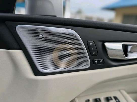 2019 VOLVO XC90 D4 image 10