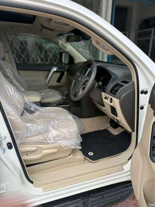 TOYOTA LANDCRUISER PRADO TX.L 2019MODEL SUNROOF PETROL image 2