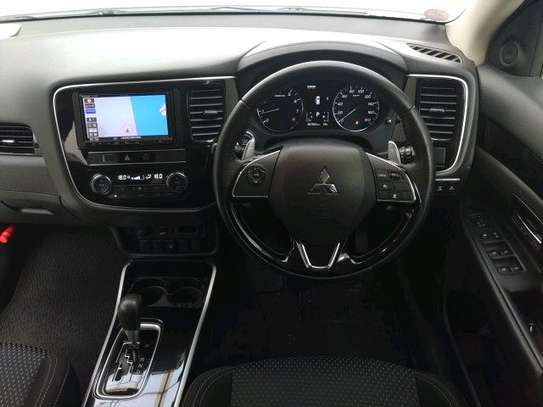 Mitsubishi outlander image 4