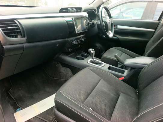 Toyota Hilux incible image 7