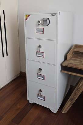 Safe Box; 4-Drawer Diplomat Safe image 9