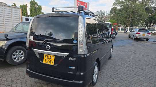 Nissan Serena image 3