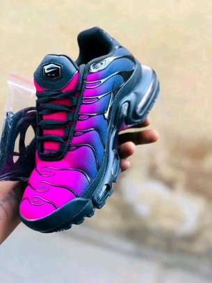 MEN FASHION SNEAKERS image 7