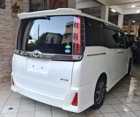 Toyota Noah WXB 2018 4wd optional image 4