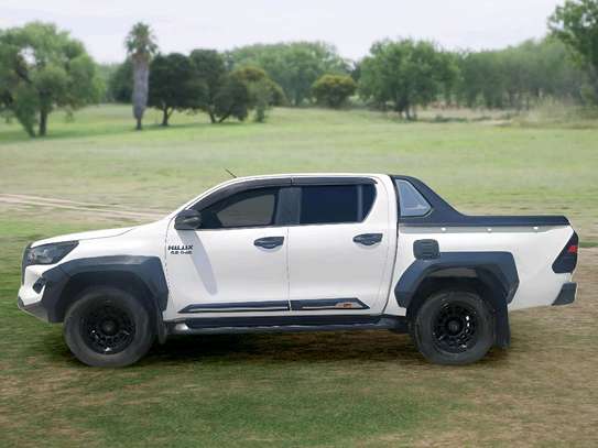 Toyota hilux double cub image 3