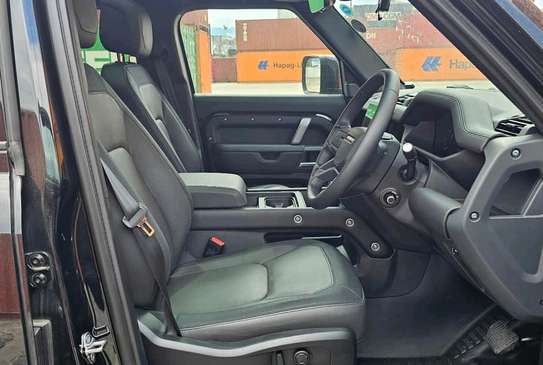 Land Rover Defender image 9