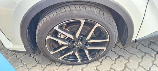 Toyota C-HR GR 2018 Sport image 5