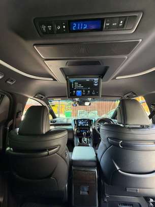 Toyota Vellfire Executive Lounge image 7