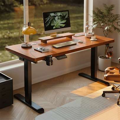 Electric Adjustable Height Desk image 3