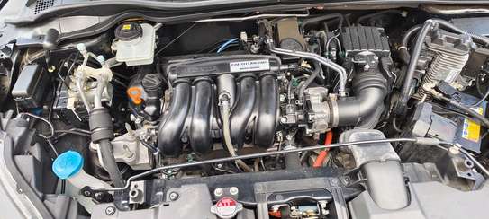 Honda vazel hybrid 1500cc fully loaded black color 2018. image 7