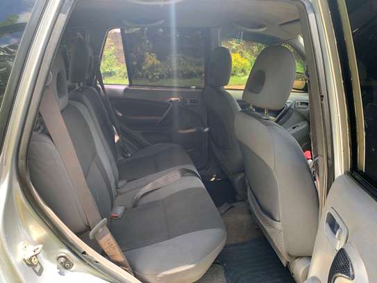 Toyota RAV4 4WD image 6