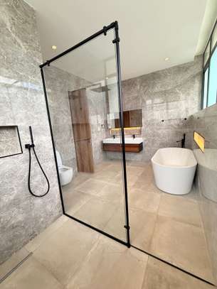 5 Bed House with En Suite in Nyari image 9