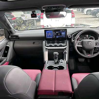 Toyota land cruiser LC300 GR Zx 2023 image 6
