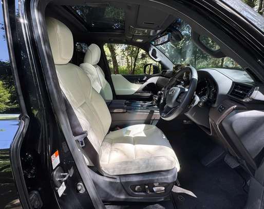 2023 Lexus LX600 image 5