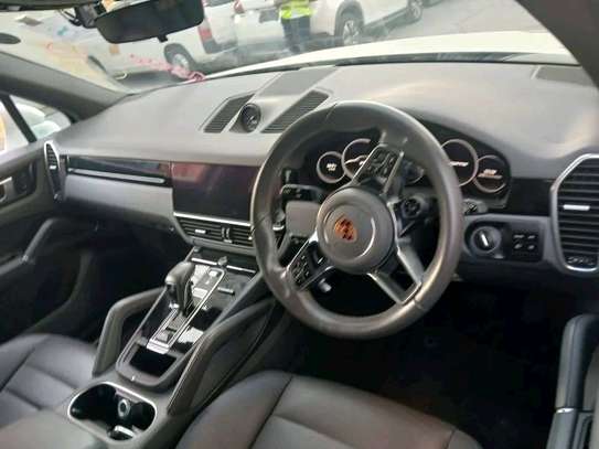 Porche cayenne image 4