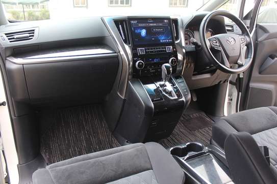 Toyota Vellfire 2.5 Petrol 6 Seater, 2019, 59,000 Kms image 5