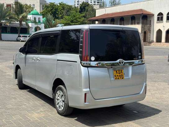 TOYOTA NOAH 2019MODEL 8 SEATER 2WD image 8