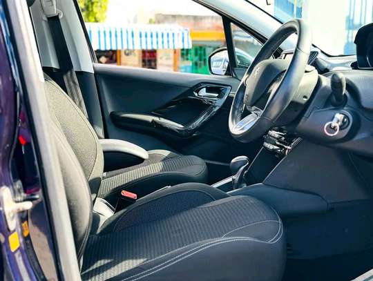 PEUGEOT 208 BLACK 2019 image 6