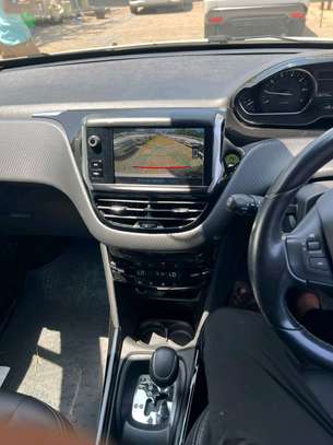 Peugeot 2008 2019 model image 10