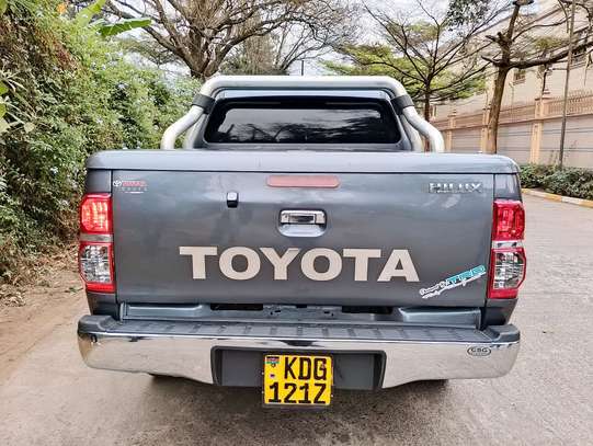 TOYOTA HILUX DOUBLE CAB AUTOMATIC.. image 2